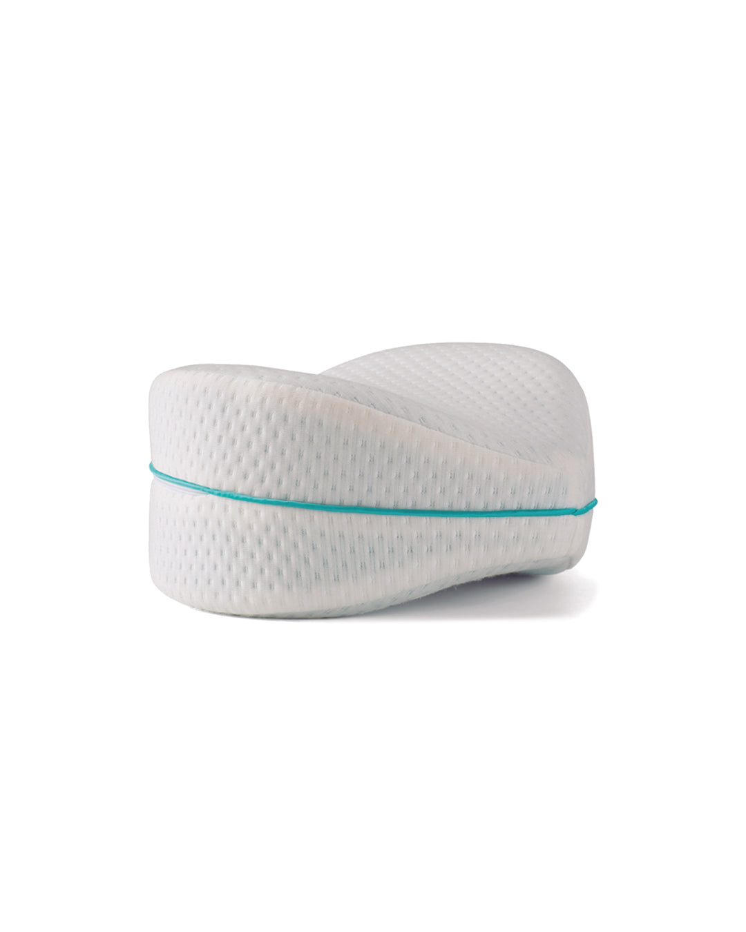 Almofada de perna ortopédica Restform colocada entre os joelhos, ideal para dormir de lado e aliviar a pressão nas ancas e costas.